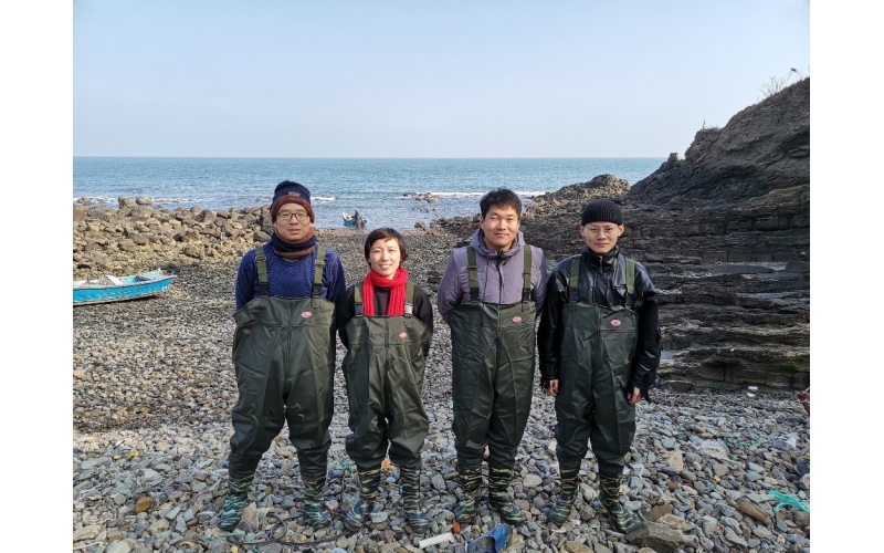 团队在灵山岛进行海试实验
